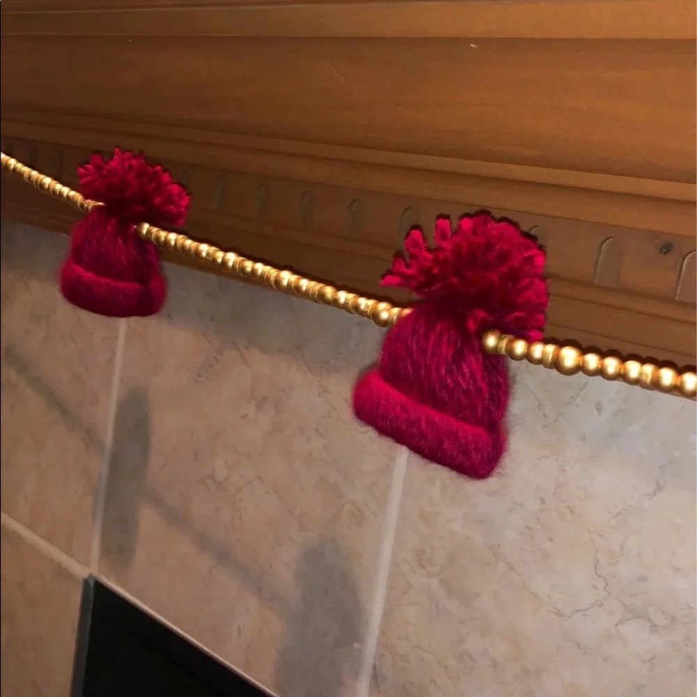 Garland decoration, red mini hats and gold beads